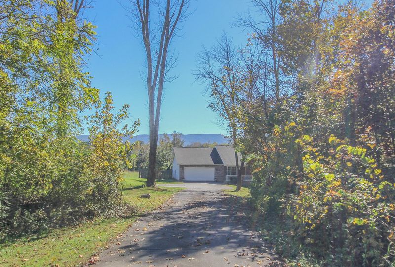 726 Helton Rd, Maryville, TN 37804