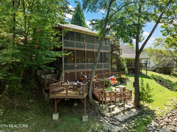 726 Plantation Dr, Pigeon Forge, TN 37863