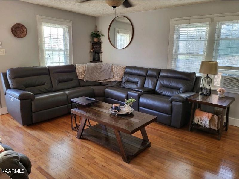 726 Sulphur Springs Rd, Clinton, TN 37716