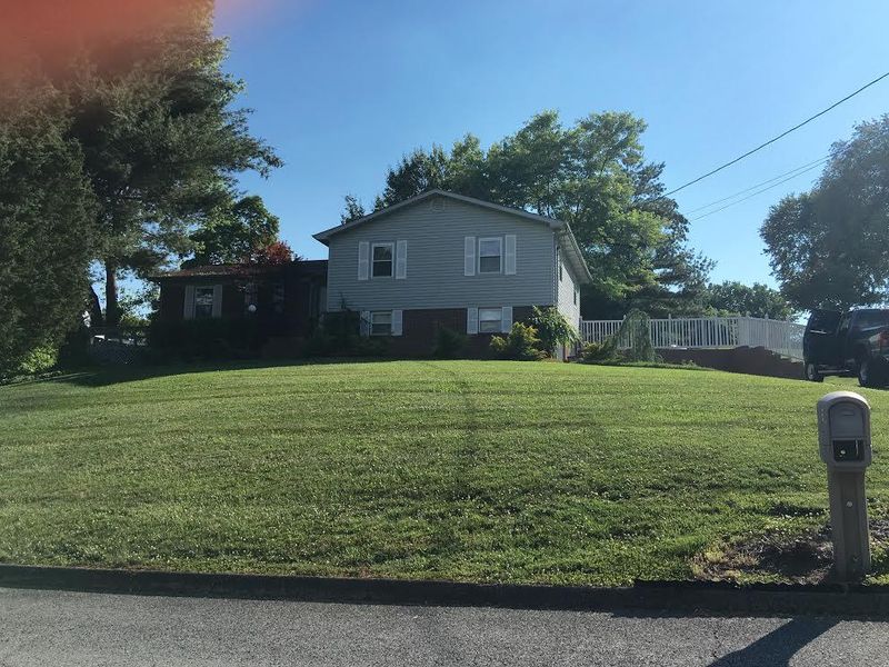 727 Bear Springs Rd, Morristown, TN 37814