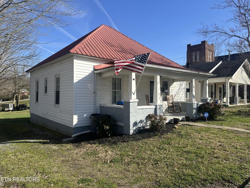 727 Georgia Ave, Etowah, TN 37331