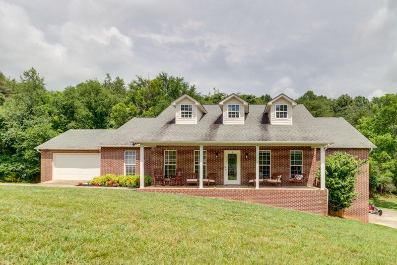 727 Haley Woods Dr, Kodak, TN 37764
