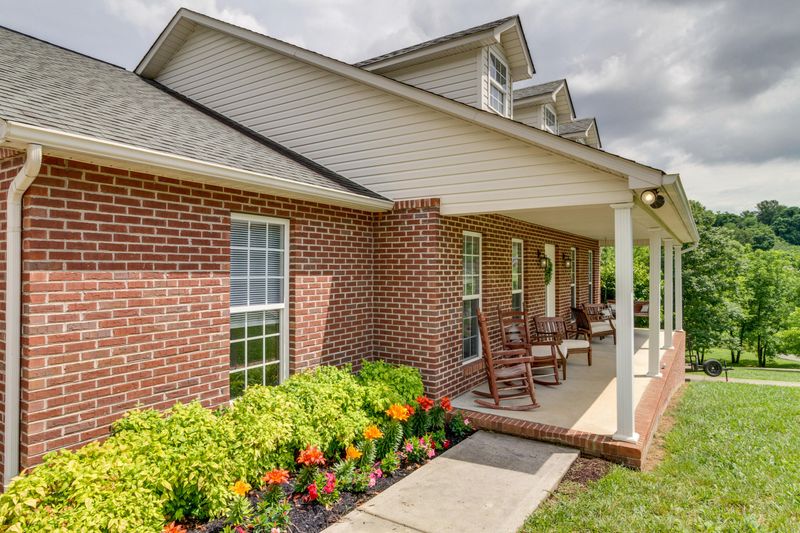 727 Haley Woods Dr, Kodak, TN 37764