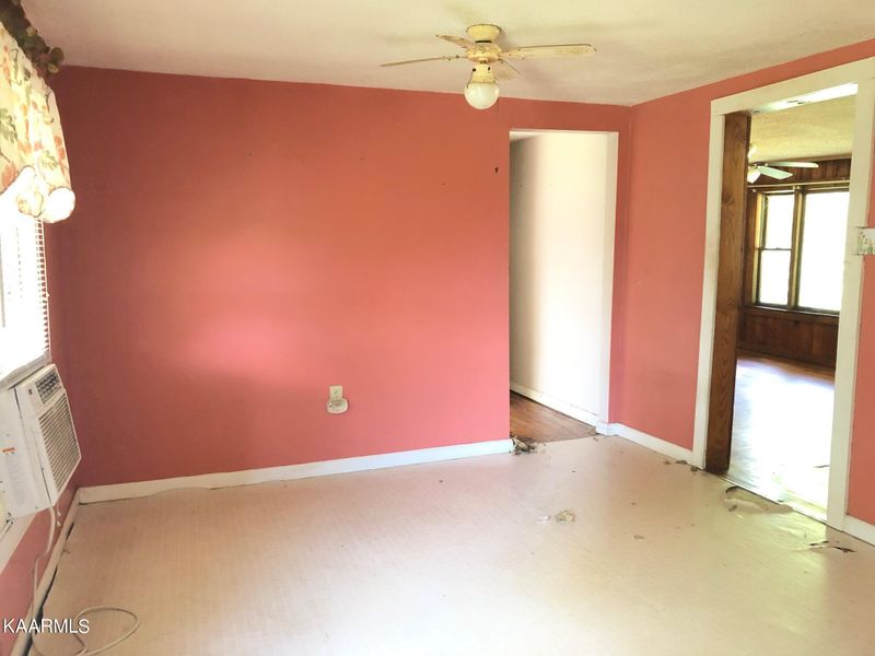 727 Kellar Ct, Etowah, TN 37331