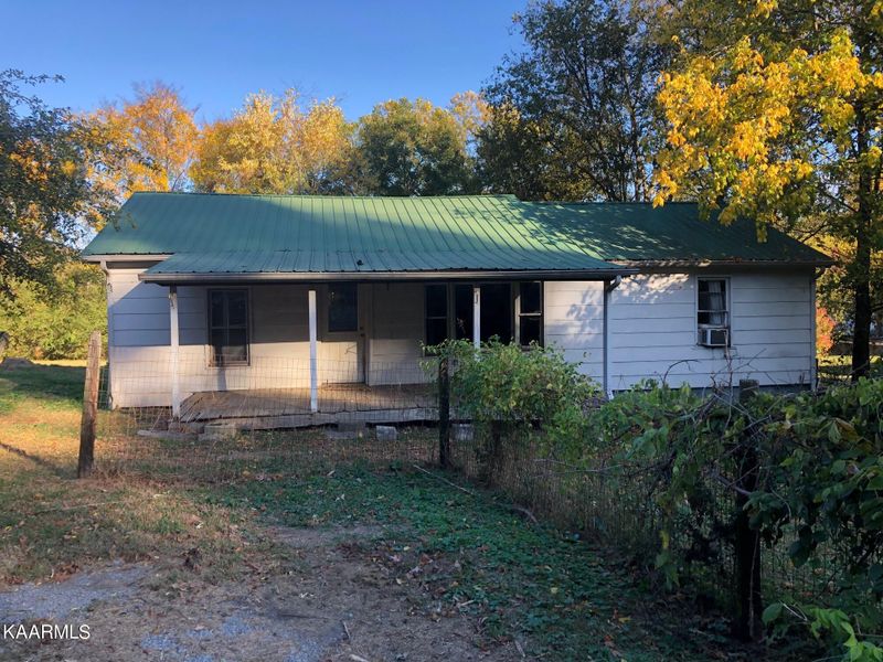 727 Kellar Ct, Etowah, TN 37331