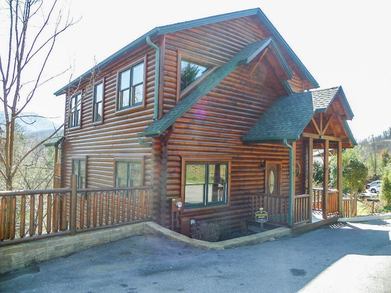 727 Mountain Stream Way, Gatlinburg, TN 37738