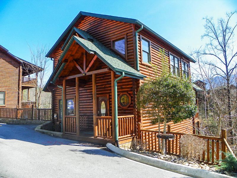 727 Mountain Stream Way, Gatlinburg, TN 37738