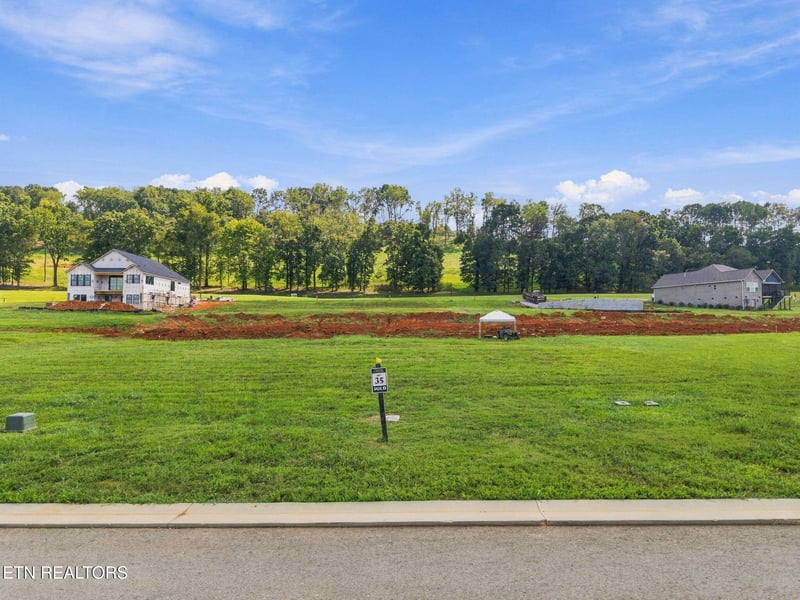 728 Black Bear Cir, Loudon, TN 37774