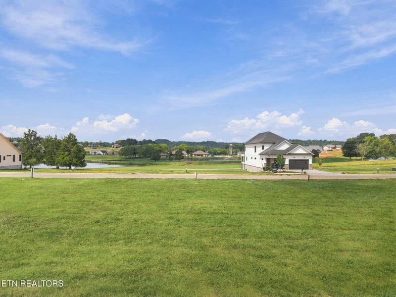 728 Black Bear Cir, Loudon, TN 37774