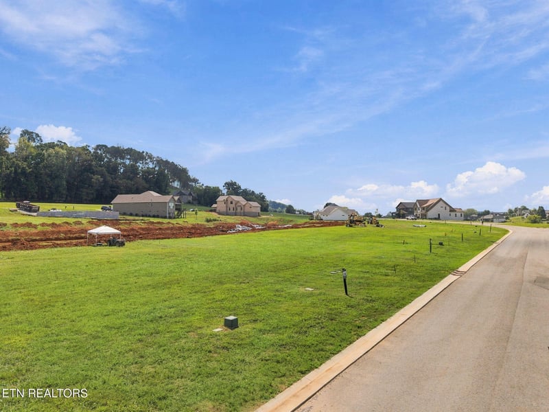728 Black Bear Cir, Loudon, TN 37774