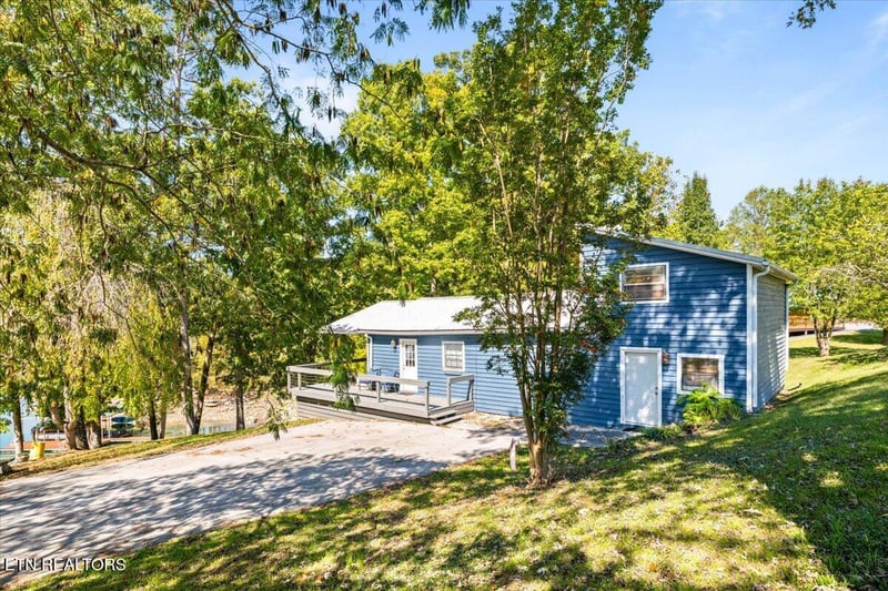 728 Indian River Boat Dock Rd, Jacksboro, TN 37757