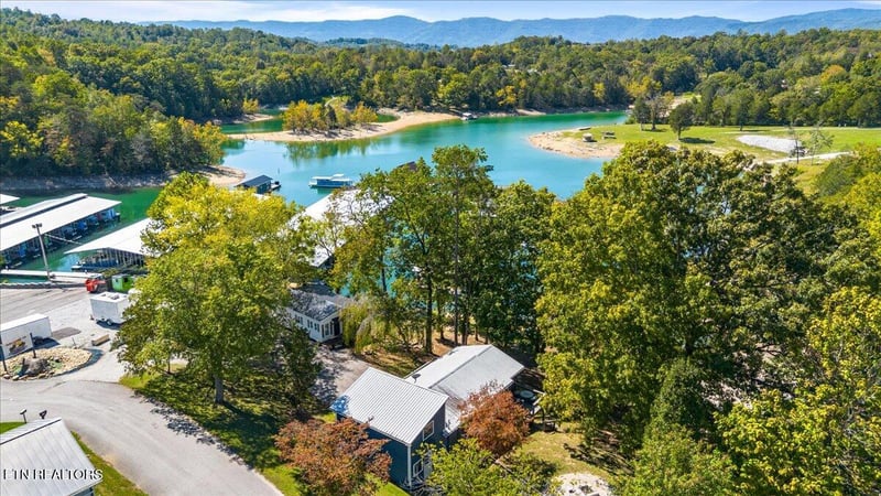 728 Indian River Boat Dock Rd, Jacksboro, TN 37757