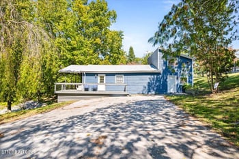 728 Indian River Boat Dock Rd, Jacksboro, TN 37757