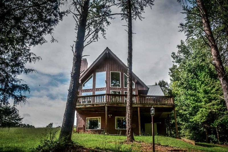 728 Scenic River Rd, Madisonville, TN 37354