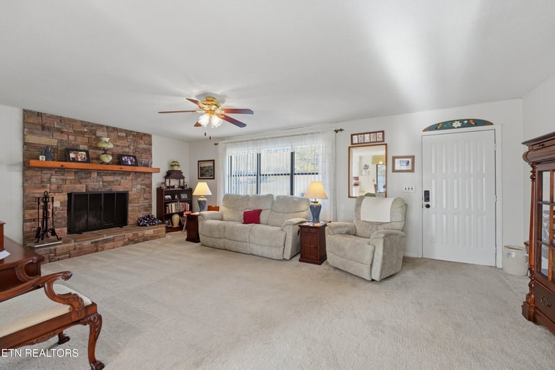 728 Schneider Ln, Sevierville, TN 37862