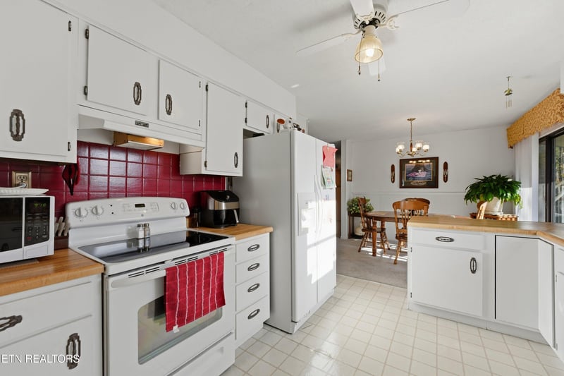 728 Schneider Ln, Sevierville, TN 37862