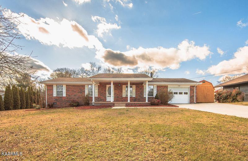 729 Eblen Cir, Kingston, TN 37763