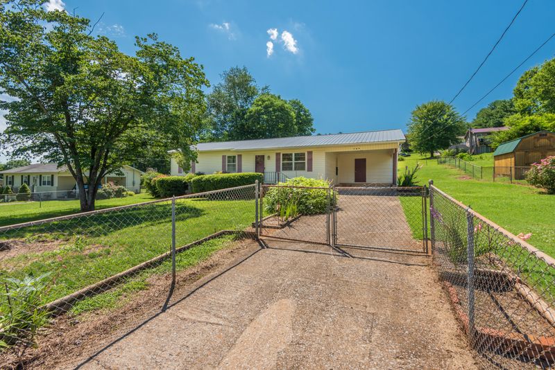 729 Johnson St, Sweetwater, TN 37874