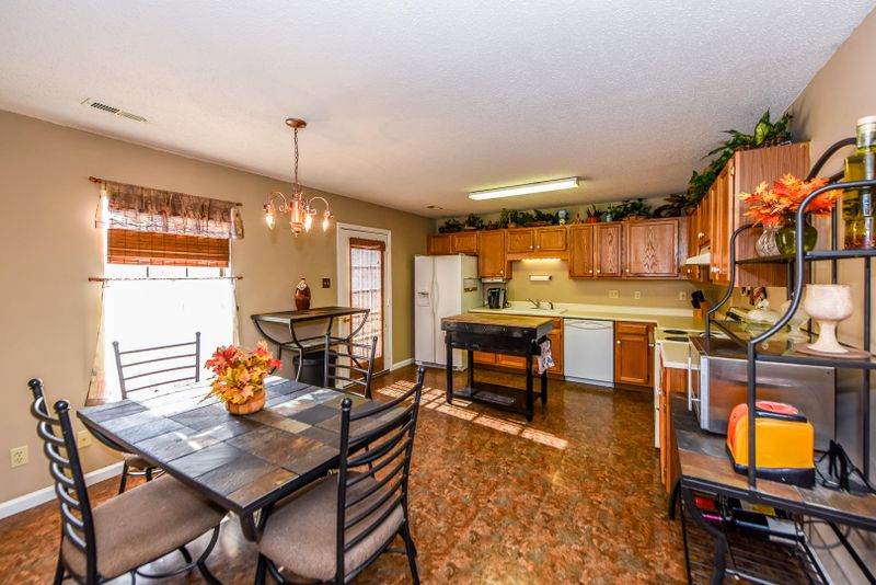 729 Meadow Ridge Rd, Walland, TN 37886