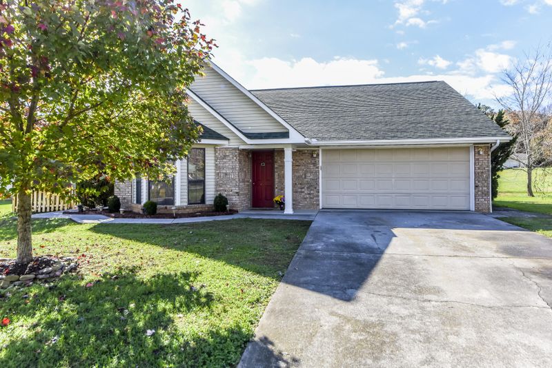 729 Meadow Ridge Rd, Walland, TN 37886