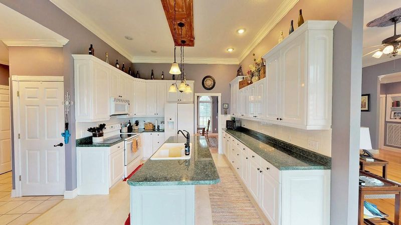729 Topside Dr, Madisonville, TN 37354
