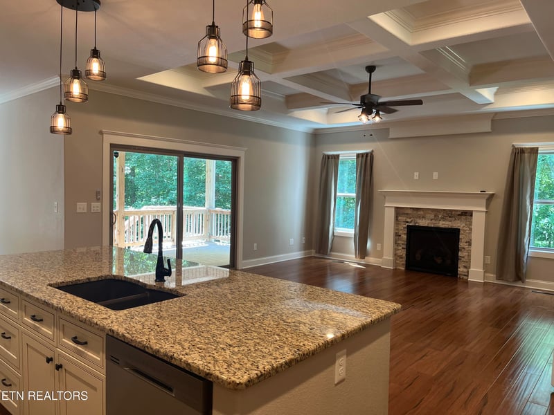 73 Creek Pl, Monterey, TN 38574