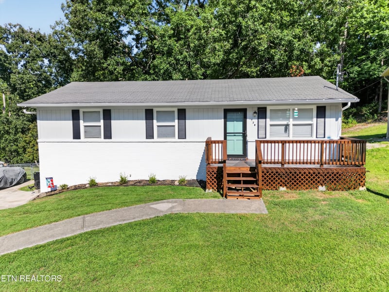 730 Black Forest Dr, Maryville, TN 37801