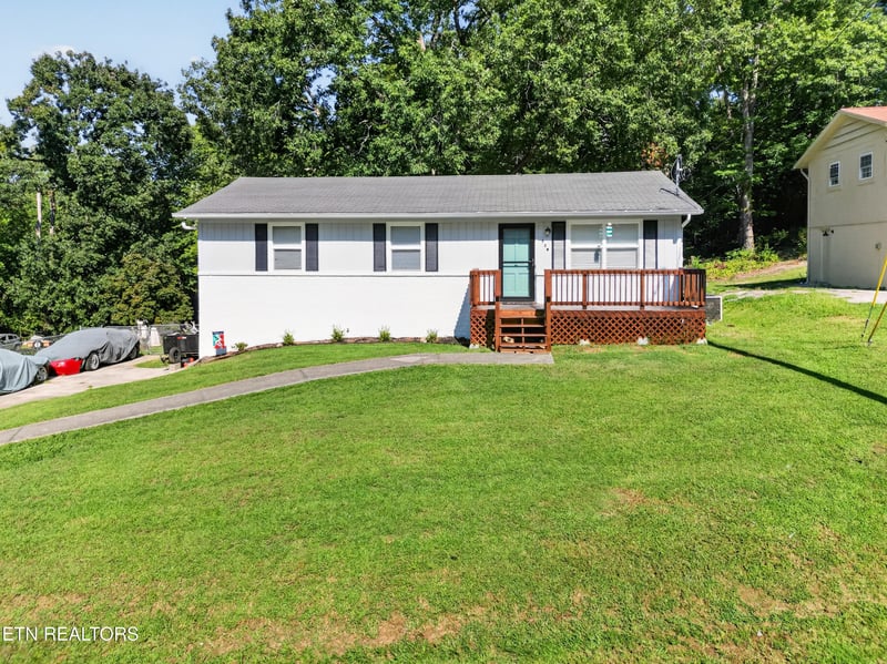730 Black Forest Dr, Maryville, TN 37801