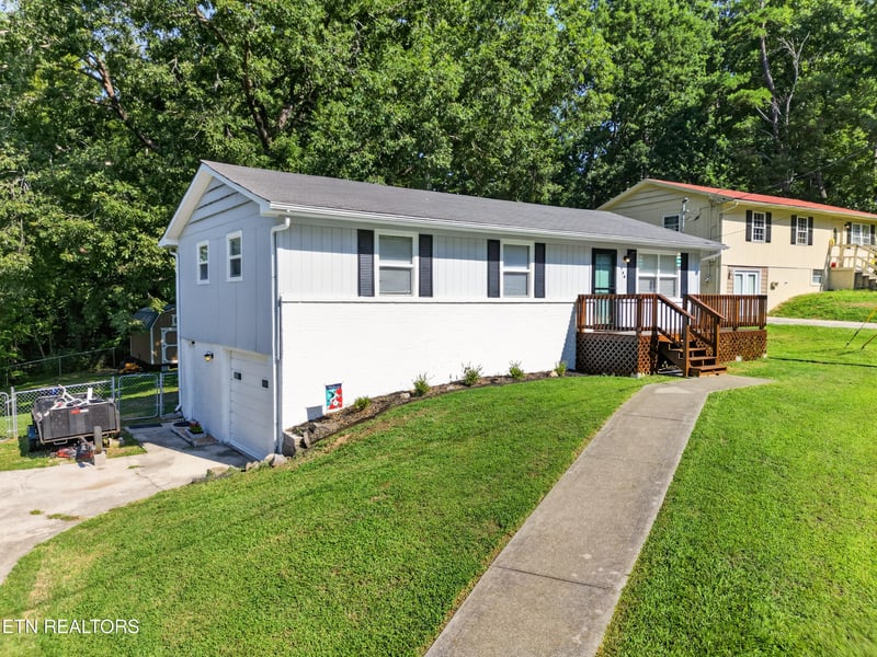 730 Black Forest Dr, Maryville, TN 37801