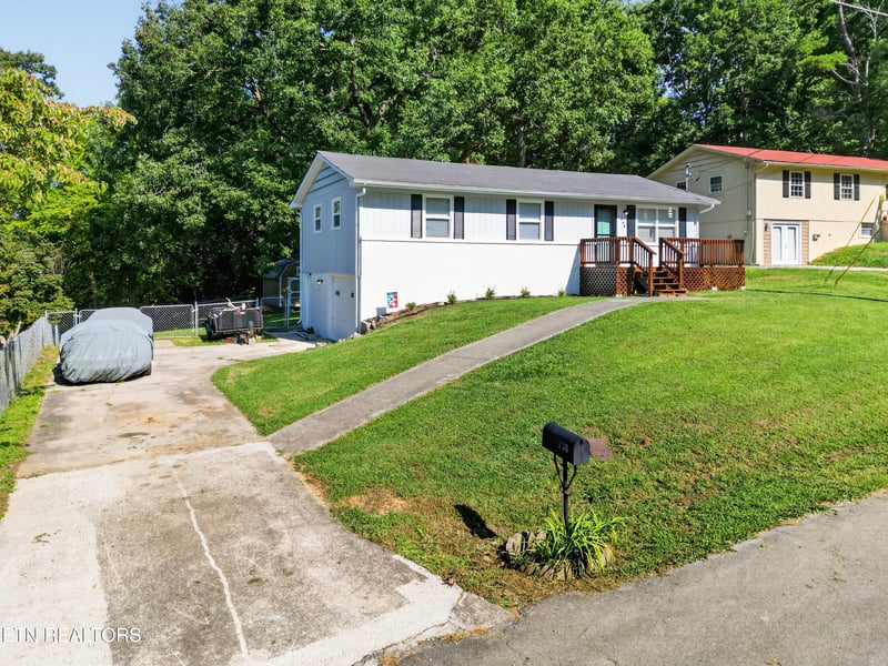 730 Black Forest Dr, Maryville, TN 37801