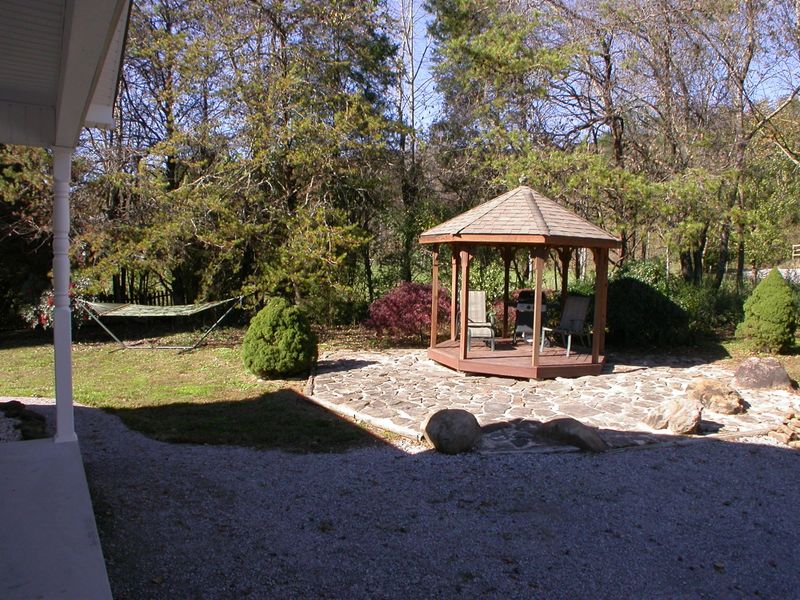 730 E Bullrun Valley Dr, Heiskell, TN 37754