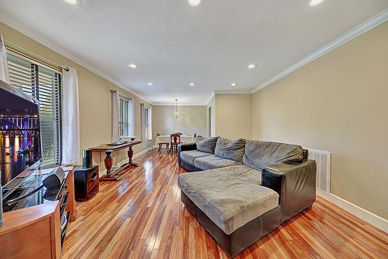 7300 Chartwell Rd, Knoxville, TN 37931