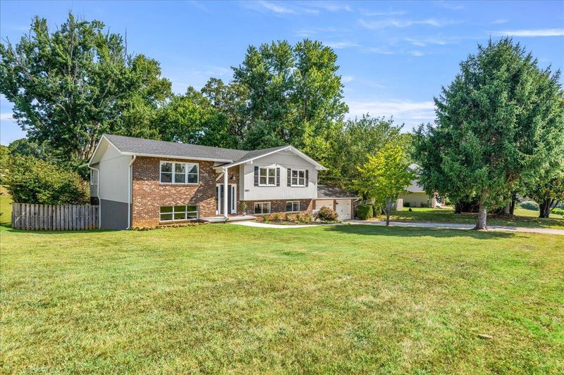 7301 Dunsten Dr, Knoxville, TN 37931
