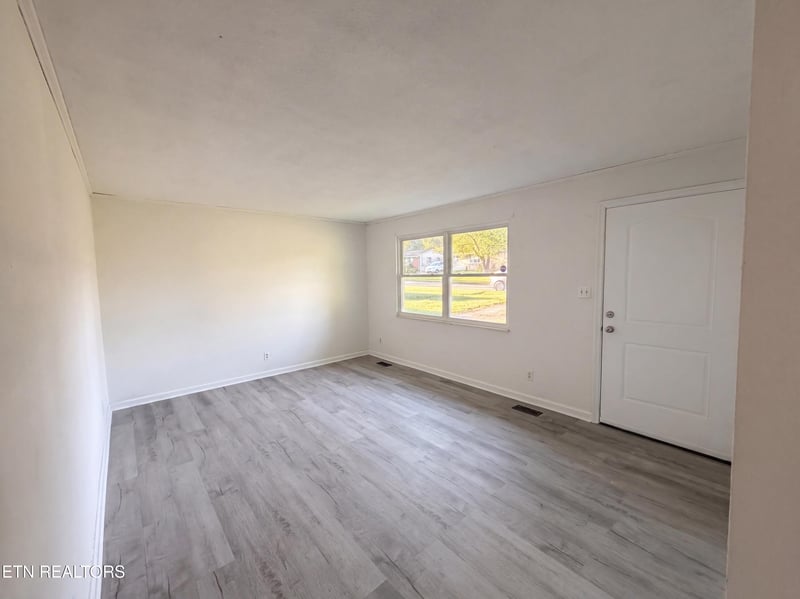 7301 Meadowbrook Cir, Knoxville, TN 37918