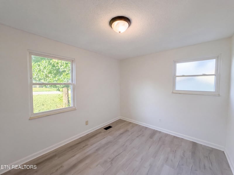 7301 Meadowbrook Cir, Knoxville, TN 37918
