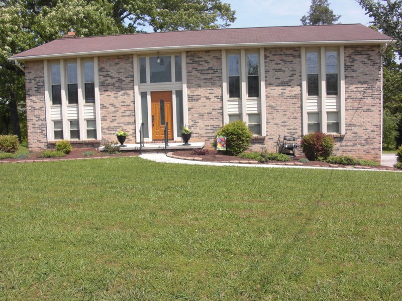 7305 Dunsten Dr, Knoxville, TN 37931