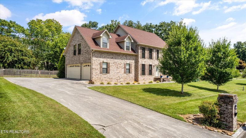 7308 Castlegate Blvd, Knoxville, TN 37918