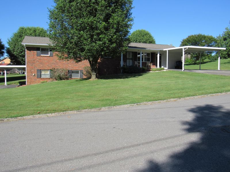 7308 Elegant Dr, Knoxville, TN 37918