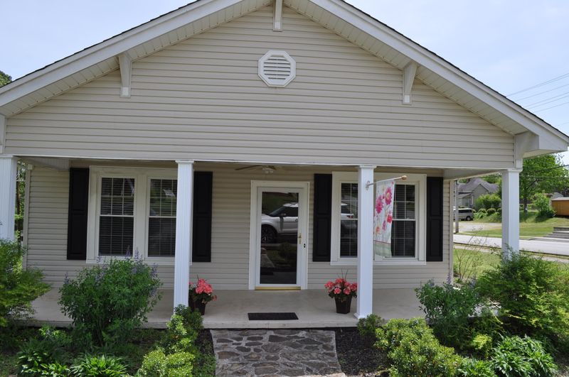 731 Georgia Ave, Etowah, TN 37331