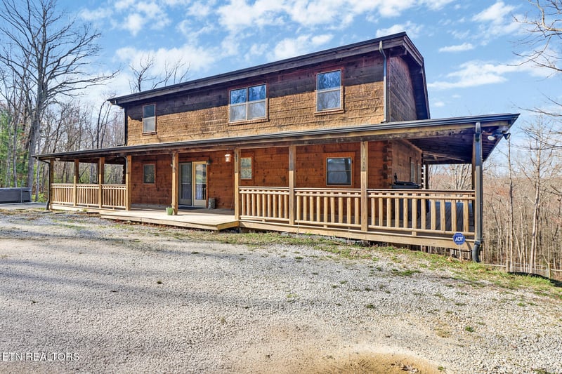 731 John J Smith Rd, Oneida, TN 37841