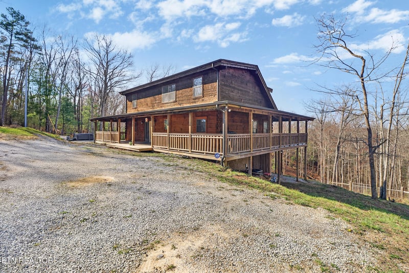 731 John J Smith Rd, Oneida, TN 37841