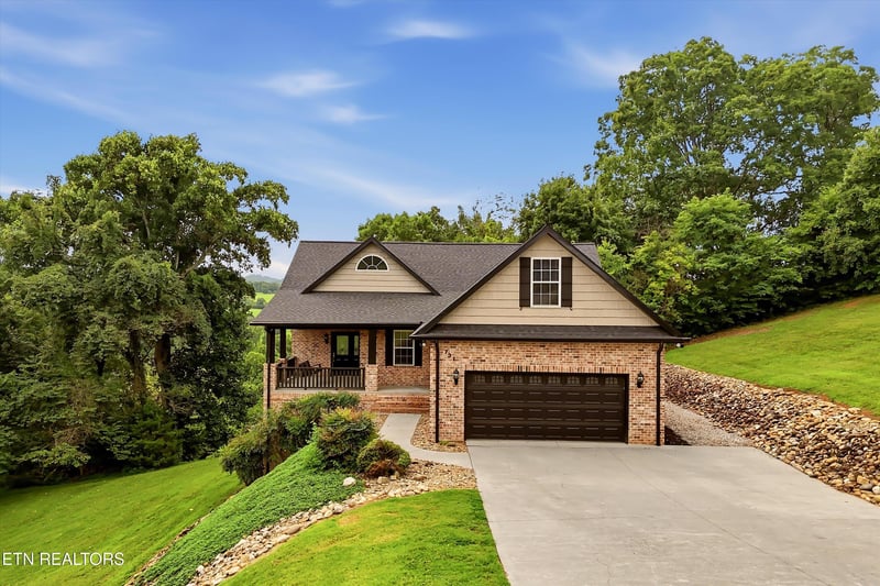 731 Rock House Rd, Kodak, TN 37764
