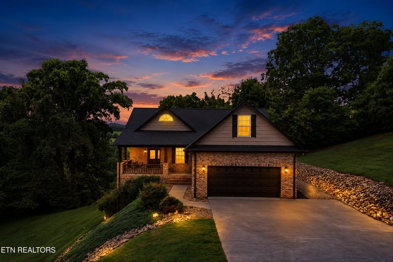 731 Rock House Rd, Kodak, TN 37764