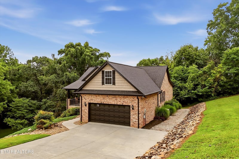 731 Rock House Rd, Kodak, TN 37764