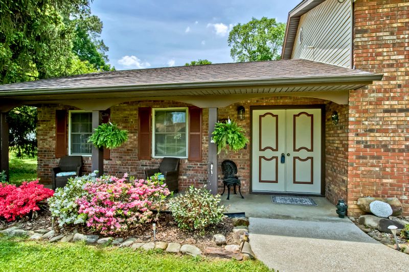 7313 Elegant Dr, Knoxville, TN 37918