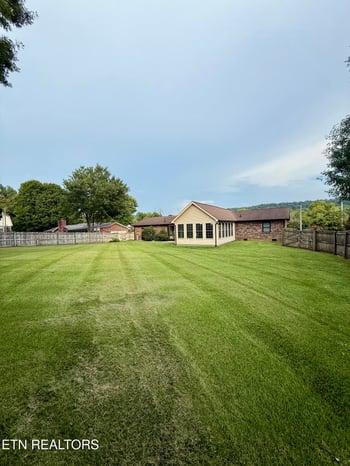 7314 Homestead Dr, Knoxville, TN 37918