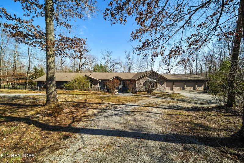 732 Eagle Point Dr, Rockwood, TN 37854