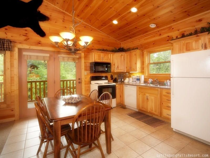 732 Mountain Stream Way, Gatlinburg, TN 37738