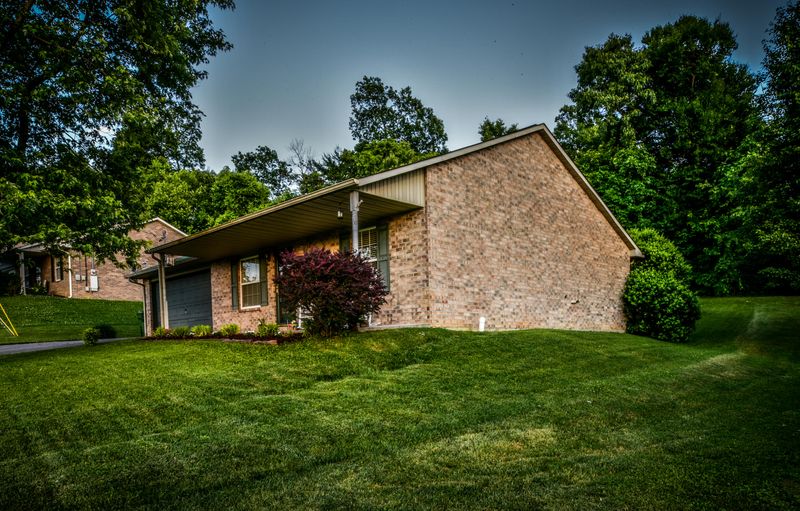 7321 Lyle Bend Ln, Knoxville, TN 37918
