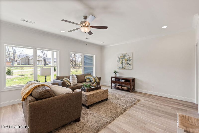 7322 Whispering Creek Ln, Powell, TN 37849